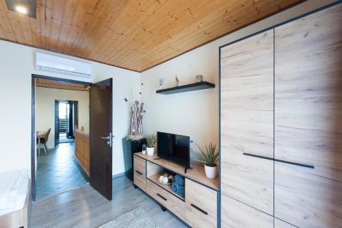 Bier-lak Apartman House 71