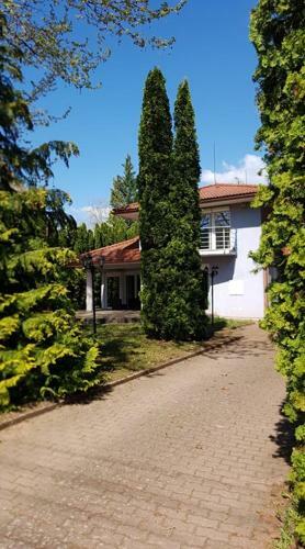 Megtart-lak Villa