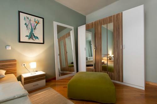 Elegant Art City Apartment