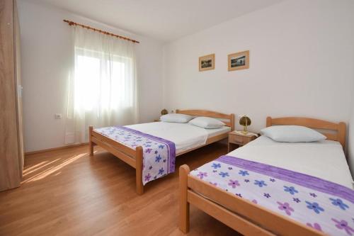 Apartments With A Parking Space Zubovici, Pag - 15342