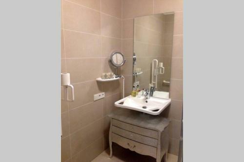 Luxury 2bed Apartment City Center -free Parking