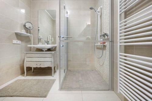 Luxury 2bed Apartment City Center -free Parking