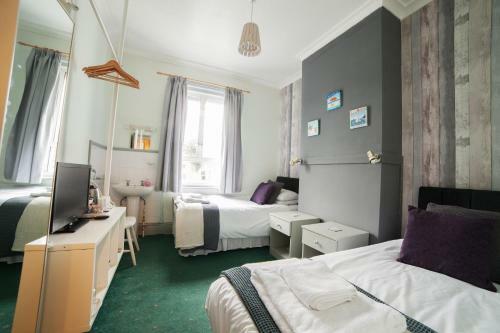 Bed & Breakfast Waves In