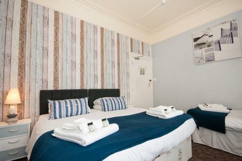Bed & Breakfast Waves In