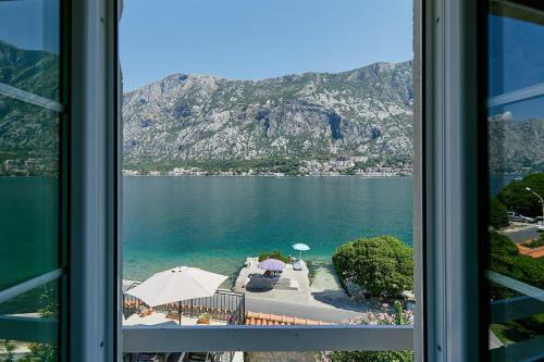 Hostal Mediterranean Holiday House & Apartments
