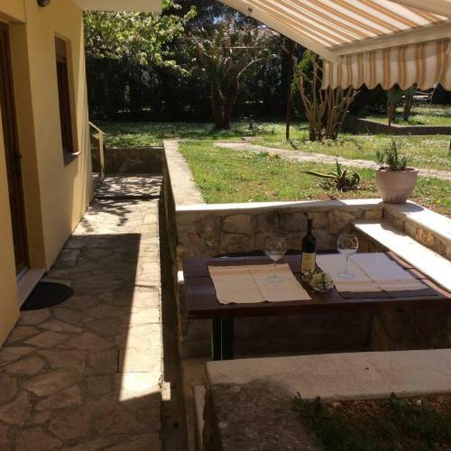 Hostal Mediterranean Holiday House & Apartments