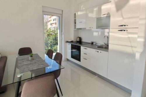 Apartamento Modern Apt In Dobrota W/ Great Bay Views