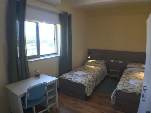 Corner Townhouse 1km From University