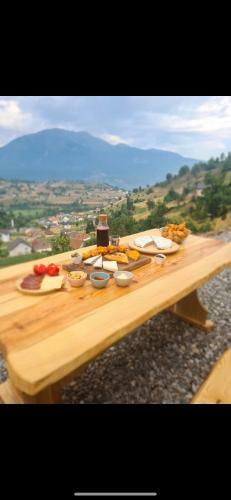 1060 Meet Eat Hike & Tour