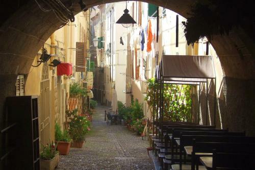 Apartamento Emerald, Stylish Home! In Centro, Tranquillo, 100 Metri Al Mare! Alghero
