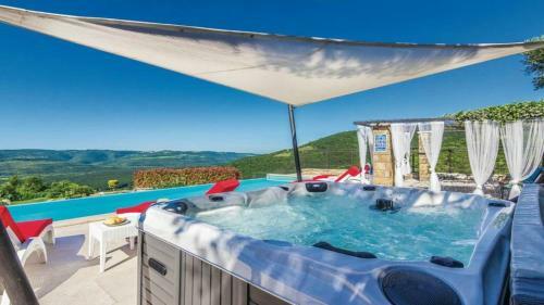 Hostal Villa Over The Hilltop