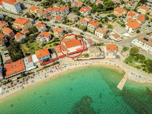 Apartment Bojan With Terrace And Sea View