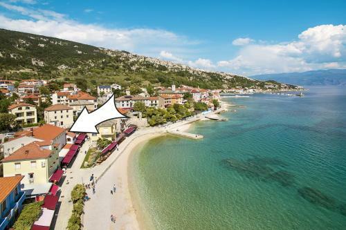 Apartment Bojan With Terrace And Sea View
