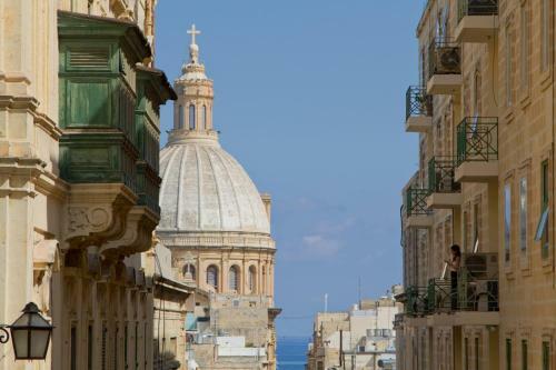 Most Central Apartment Valletta XVI Century Building