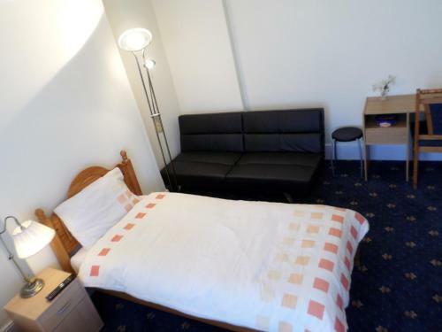 Hostal Atini Guest House