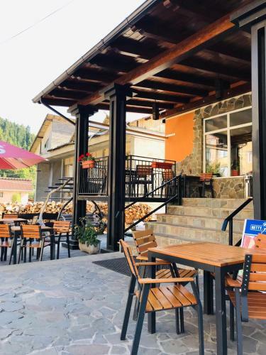 Hostal Pensiunea Montana Bor?a Mm