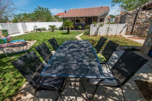 Villa Moki's Debi