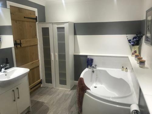 The Master Suite, Enjoy The Countryside In Style