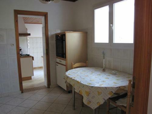 Maison Angles , 4 Pi�ces, 6 Personnes - Fr-1-357-273