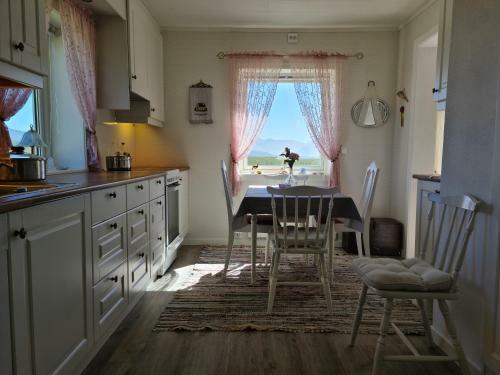 Lauv�sstua-charming House By The Sea