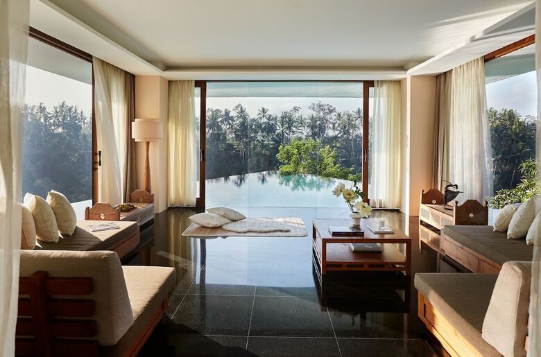 Hotel Kamandalu Resort & Spa