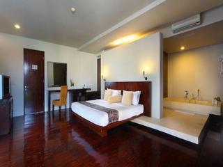 Hotel The Oasis Beach Benoa Bali