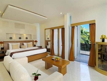 Hotel The Oasis Beach Benoa Bali