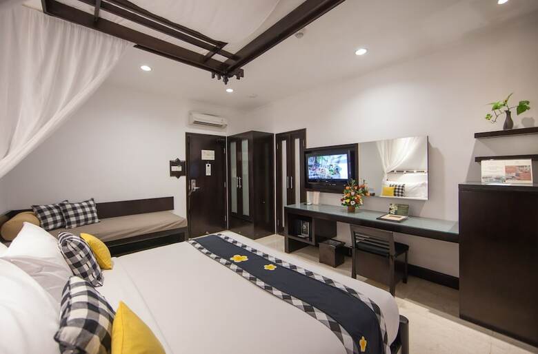 Legian Beach Hotel