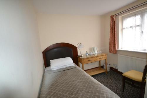 Hostal Airport Guest House