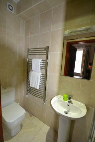 Hostal Airport Guest House