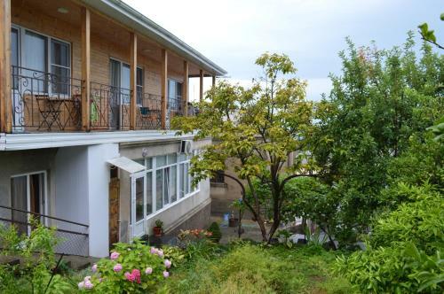 Hostal Guest House On Kabardinskaya 107