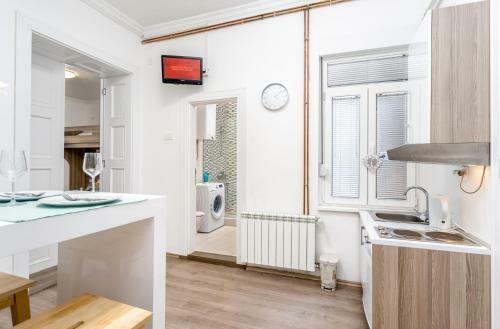 Ikar Apartments