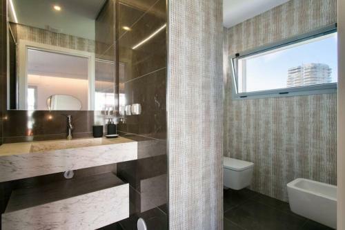 Apartamento Luxury 4 Bedr Flat W/ Panoramic Views & Pool!!