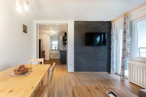 Honey Apartments