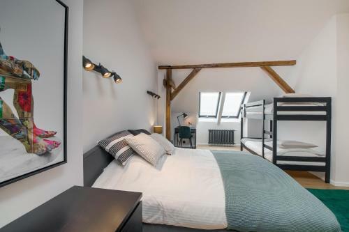 Apartamento Big Design Apt - Sleeps 12 - Best Location