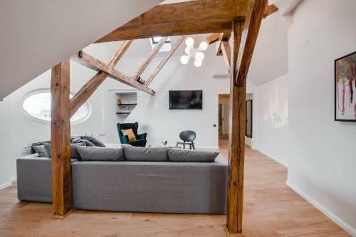 Apartamento Big Design Apt - Sleeps 12 - Best Location