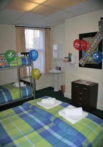 Hostal Seasons 24 Guest House