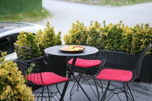 Bed & Breakfast Lily Airport Otel