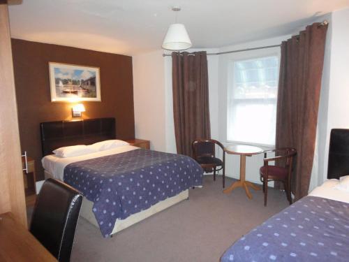 Hostal Warwick Lodge