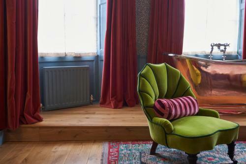 Carlton Mitre Hotel