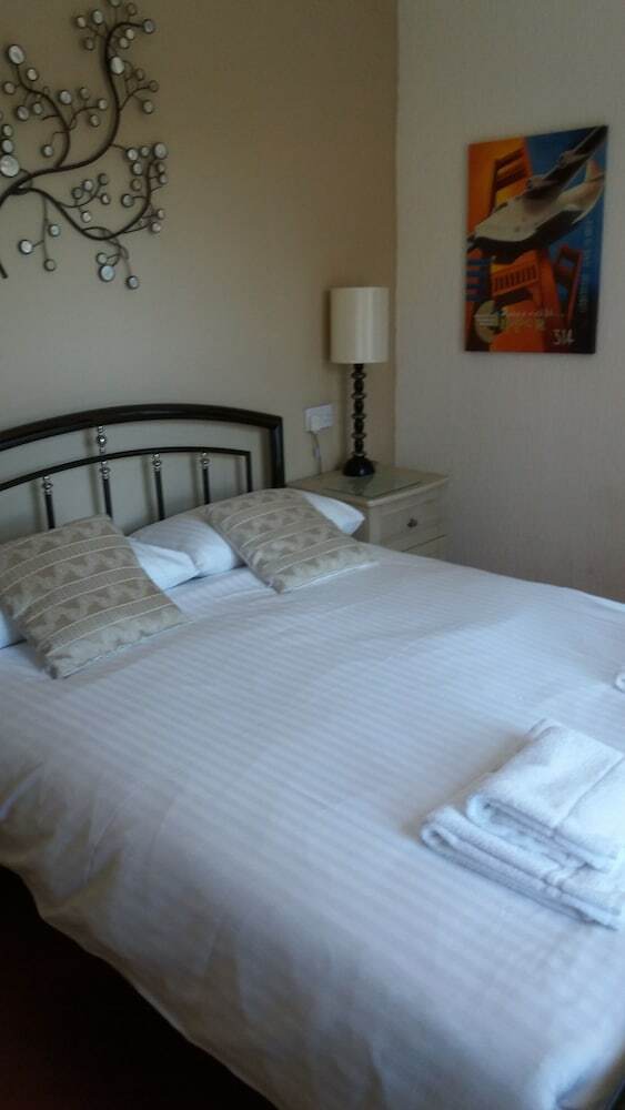 Bed & Breakfast The Groveside Guest House