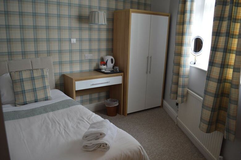 Dukes Folly Hotel