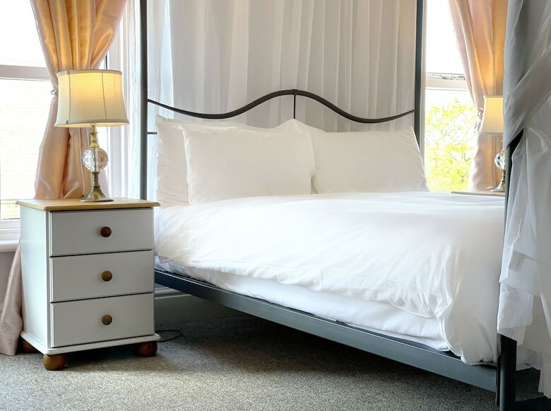 Dukes Folly Hotel