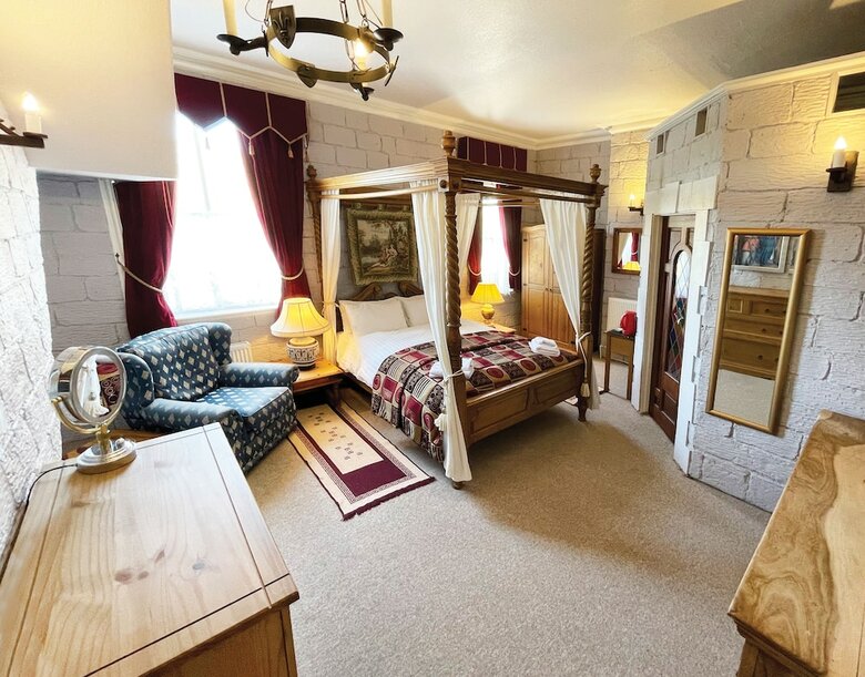 Dukes Folly Hotel