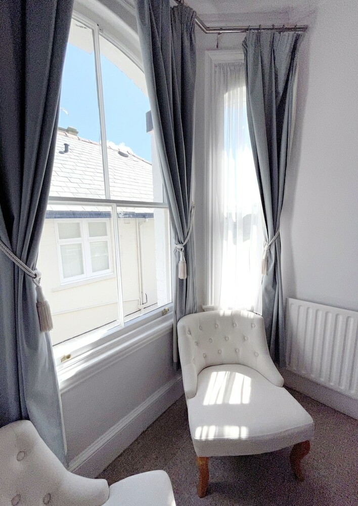 Dukes Folly Hotel