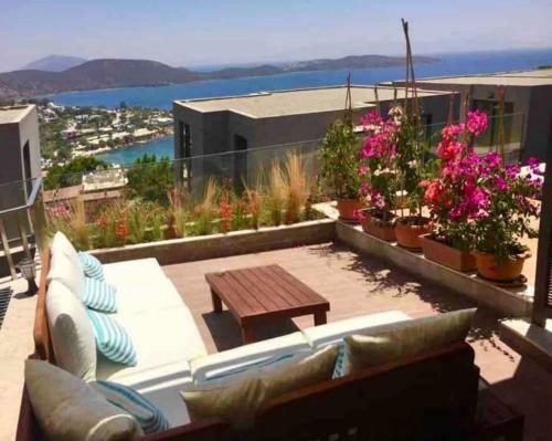 Bitez Aktur Yan? 4 Oda 4 Banyo L�x Triplex Villa