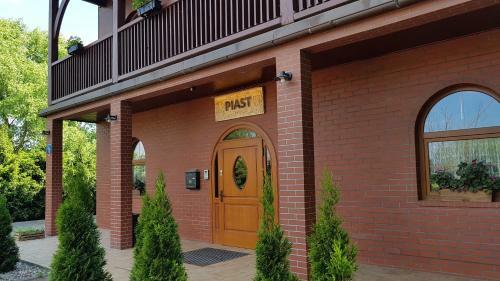 Go?ciniec Piast Hotel I Camping