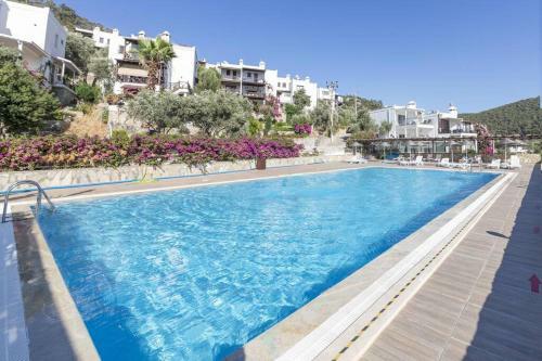 Central House With Shared Pool Near Paradise Bay In Bodrum