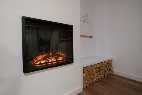 The Retreat - Heartwarming Fireplace 3-room Apartment