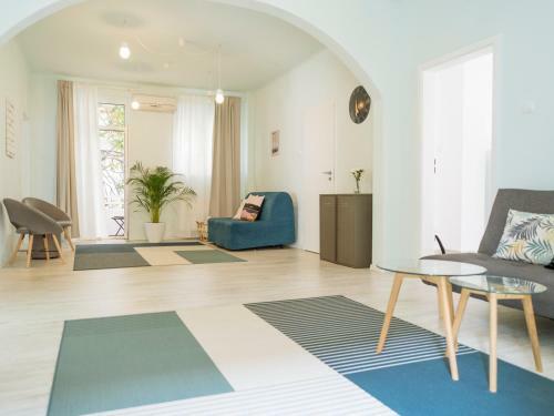 Spacious & Quiet - City Center - 2br Apartment